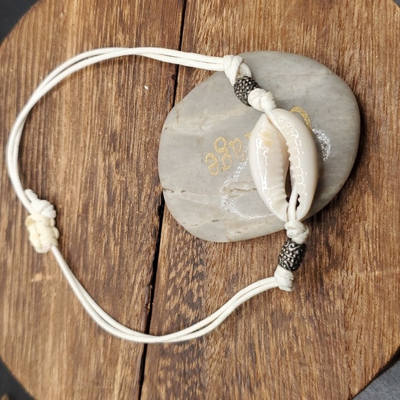 B2913 cowrie‎ natural seashell bracelet - Picture 1 of 2